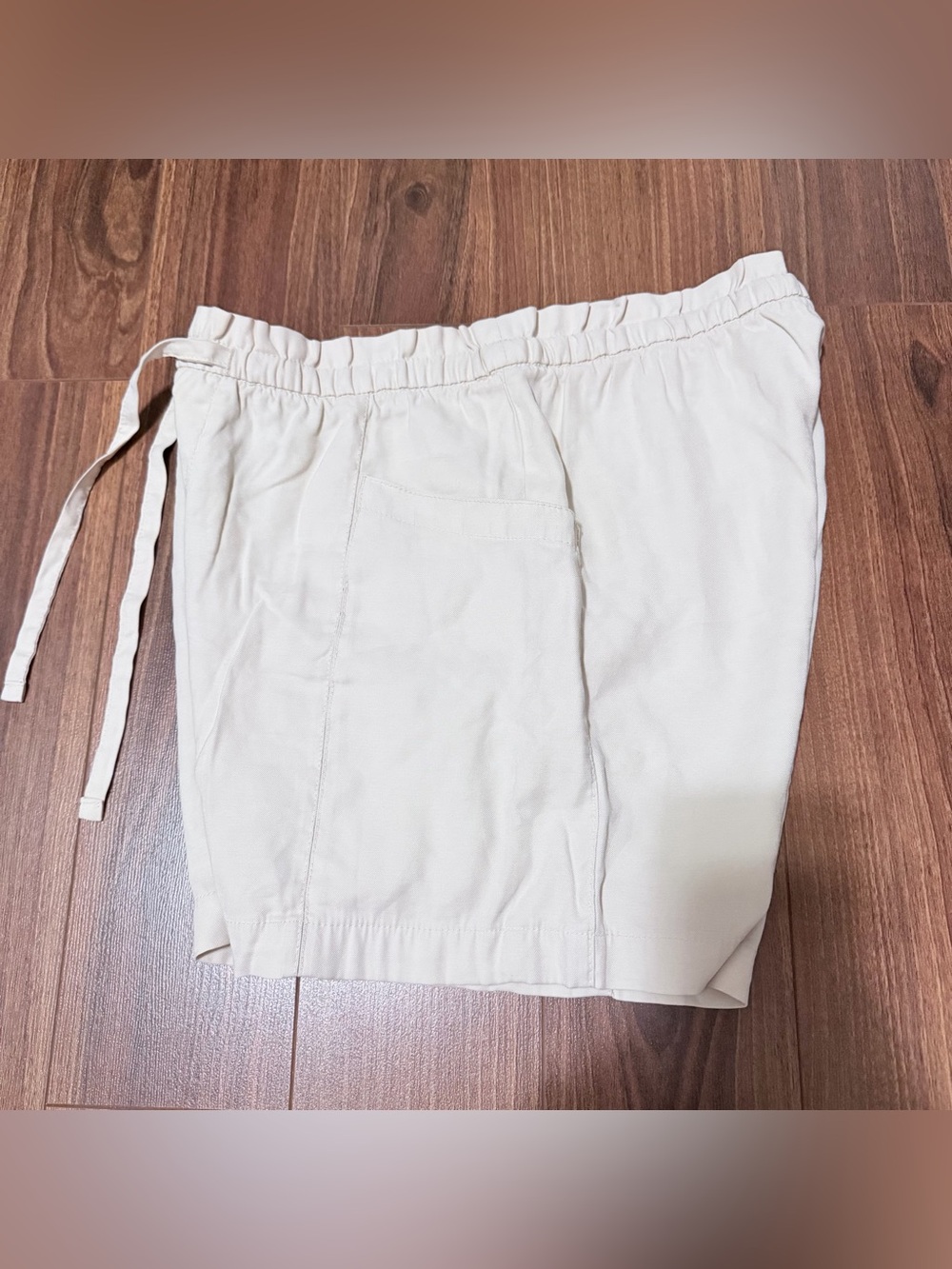 Old Navy Light Cream Drawstring Elastic Waist Shorts - Picture 4 of 4